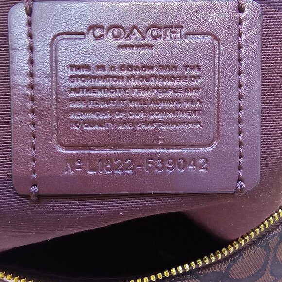 Coach Set Signature Jacquard Strips Zip Hobo Bag & Wristlet NWOT with Care Cards - Picture 13 of 13